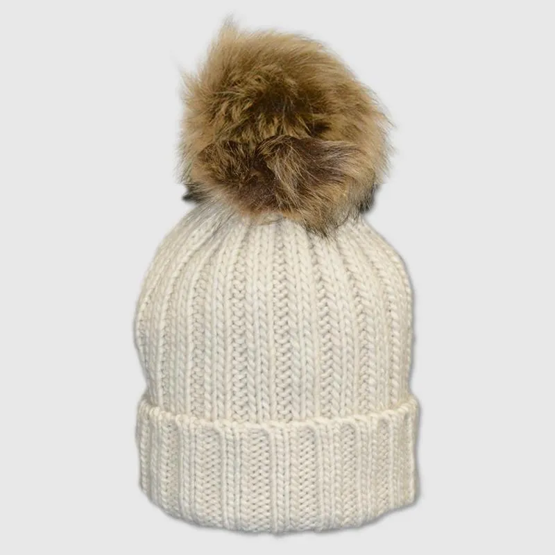 Gorro Adulto con pompón de pelo sintético extraíble color beig - inicial bordada 